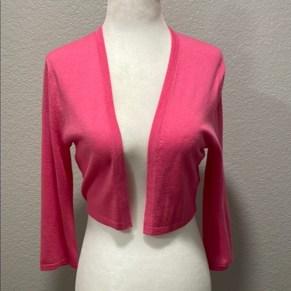 Neiman Marcus The Cashmere Collections 
Bright Pink Basic Shrug
Size Small